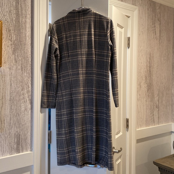 Knit/ stretchy fitted dress by J. McLaughlin size Large - Picture 5 of 6